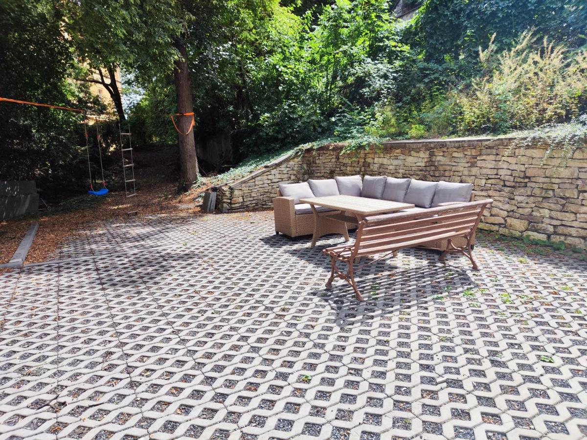 Spacious Flat & Parking Possibility, 3 Stops To Wenceslav Square Praga Exterior foto