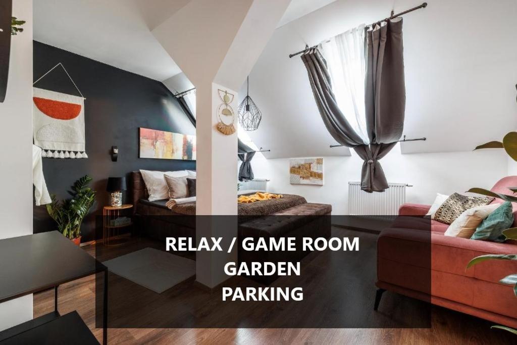 Spacious Flat & Parking Possibility, 3 Stops To Wenceslav Square Praga Exterior foto