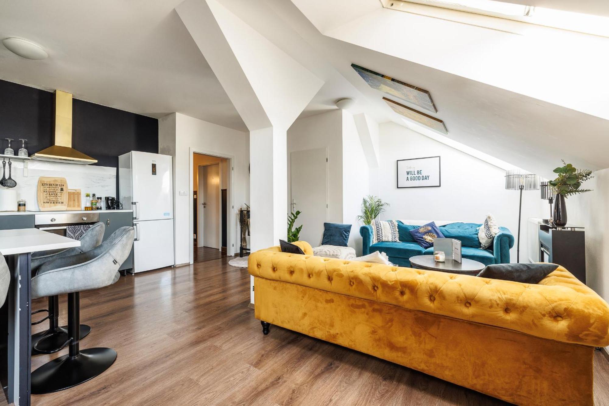 Spacious Flat & Parking Possibility, 3 Stops To Wenceslav Square Praga Exterior foto